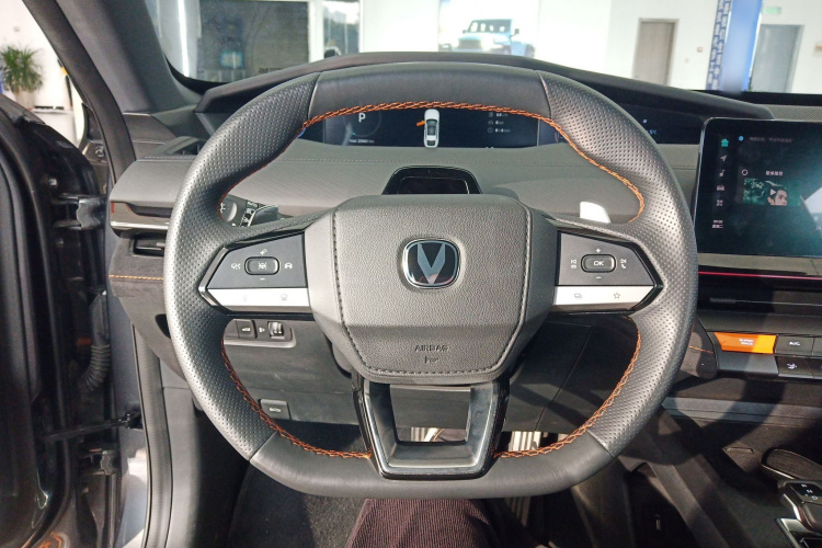 长安UNI-V 2024款 1.5T 尊贵运动型中控内饰13