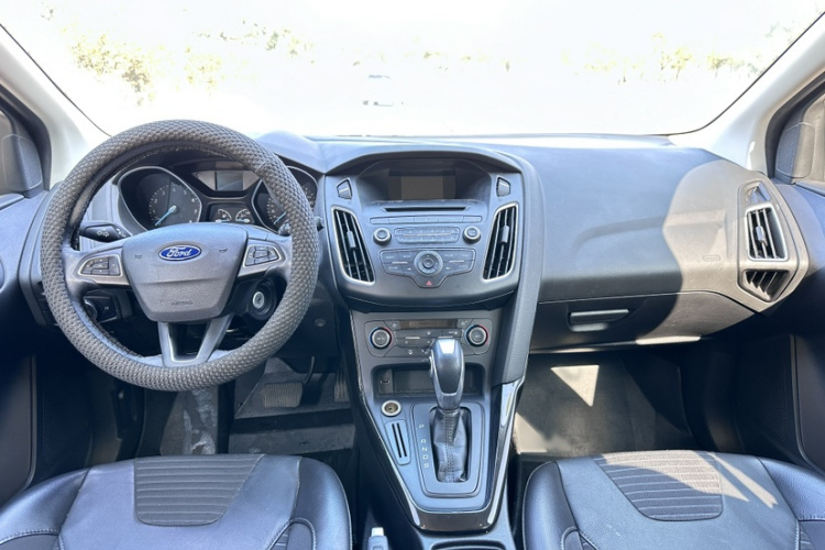 福特 福克斯 2015款 两厢 1.6L 自动风尚型局部细节16