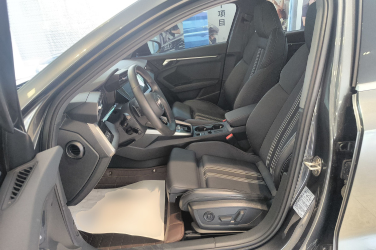 奥迪A3 2023款 改款 A3L Limousine 35 TFSI 时尚运动型局部细节19