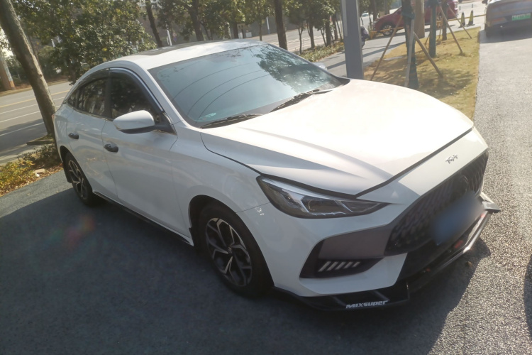 名爵 MG5 2023款 180DVVT CVT风尚版车身外观3