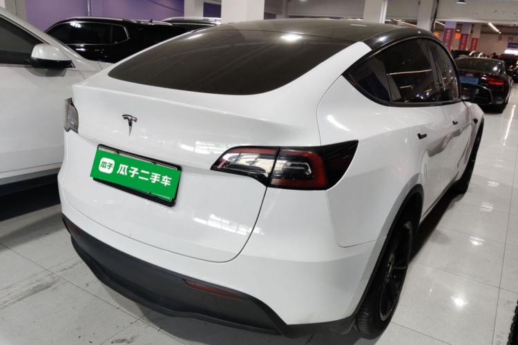 特斯拉 Model Y 2022款 后轮驱动版车身外观7