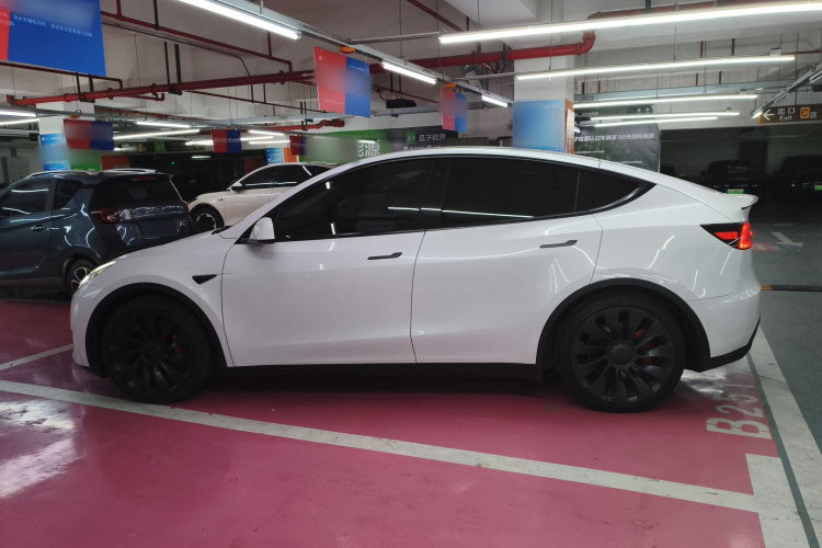 特斯拉 Model Y 2022款 Performance高性能全轮驱动版车身外观4