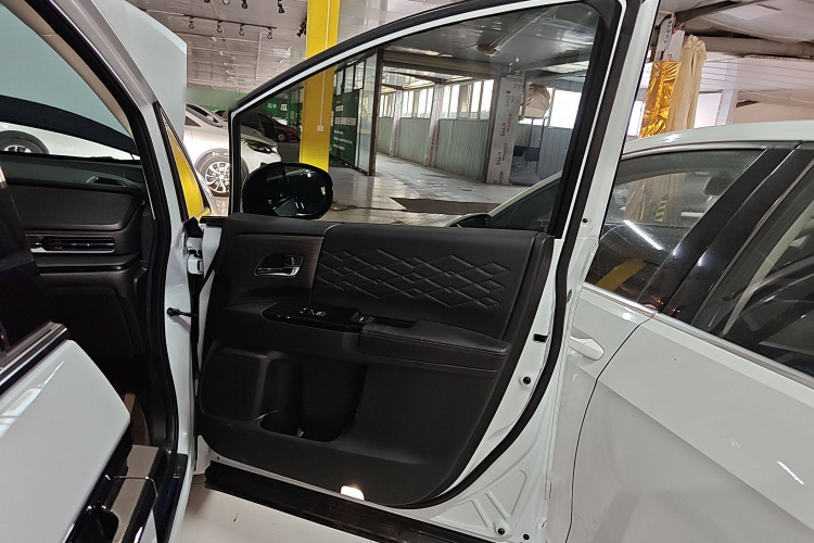 本田 艾力绅 2024款 2.0L e:HEV 豪华版中控内饰7005