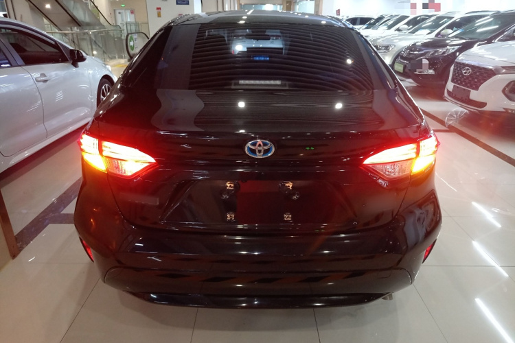 丰田 雷凌 2021款 双擎 1.8H E-CVT豪华版车身外观6