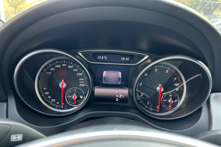 奔驰CLA 2016款 改款 CLA 220 4MATIC中控内饰7006