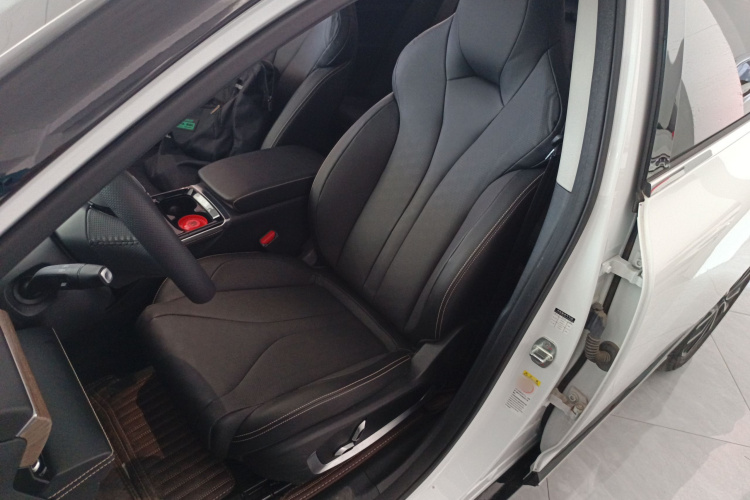 小鹏P5 2022款 550E局部细节19