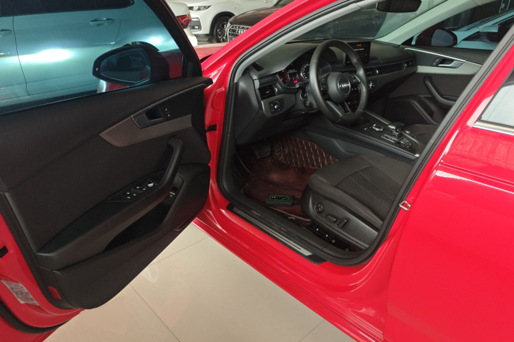奥迪A4L 2018款 30周年年型 40 TFSI 进取型中控内饰20