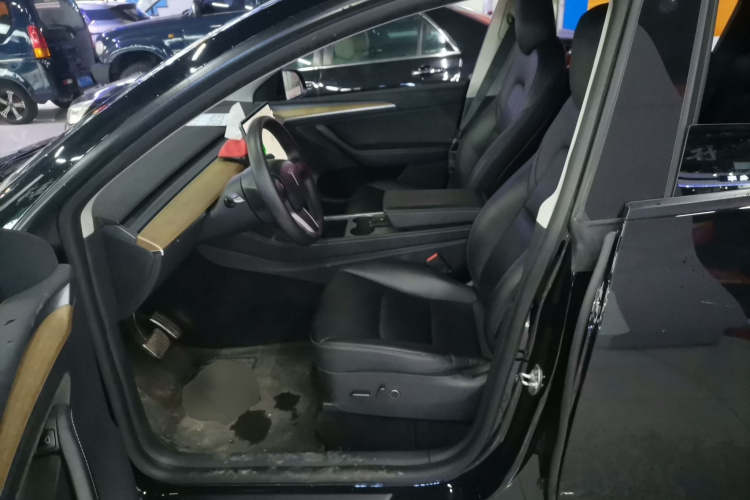 特斯拉 Model Y 2021款 标准续航后驱版局部细节19