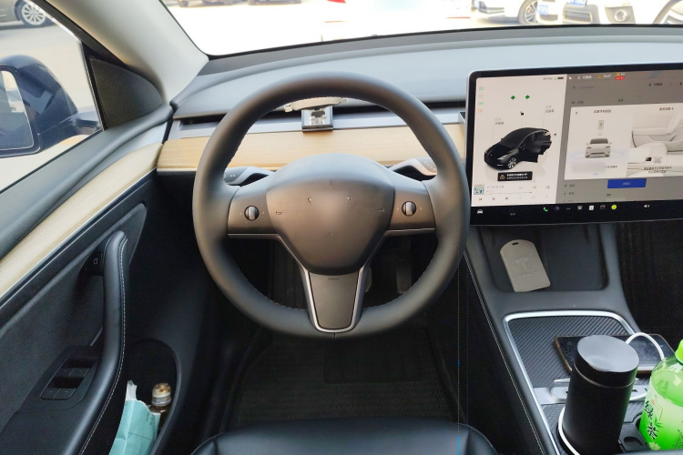 特斯拉 Model Y 2022款 后轮驱动版中控内饰13