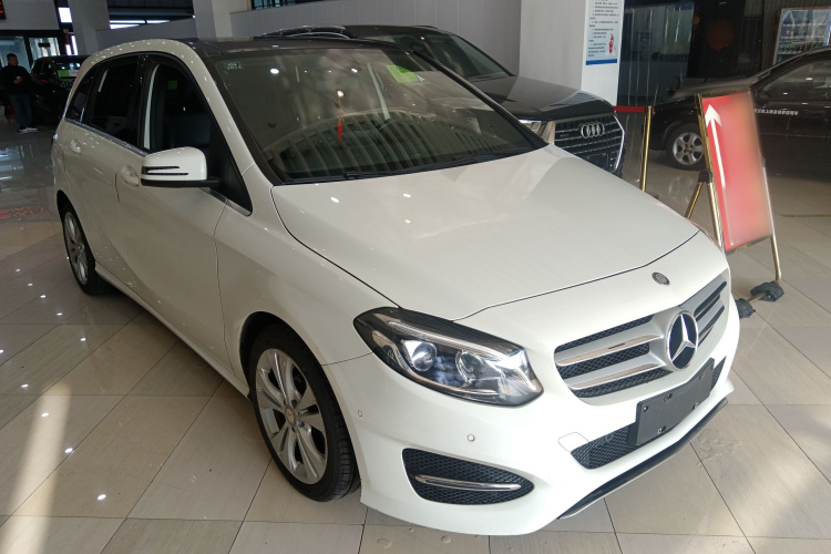 奔驰B级 2015款 B 200 时尚型车身外观3