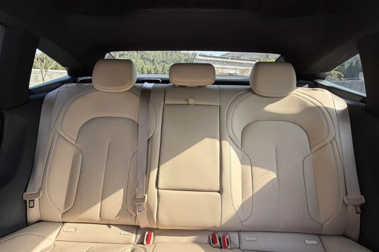 蔚来ET5 2022款 75kWh中控内饰21