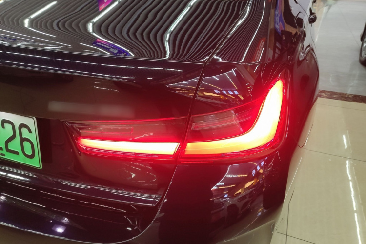 宝马i3 2024款 eDrive 40 L 曜夜套装车身外观9