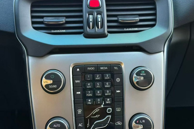 沃尔沃V40 2017款 T3 智雅版中控内饰7004