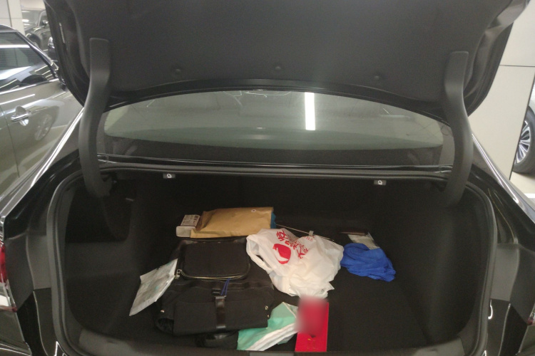 别克 君威 2024款 改款 28T 纵享版机舱底盘23