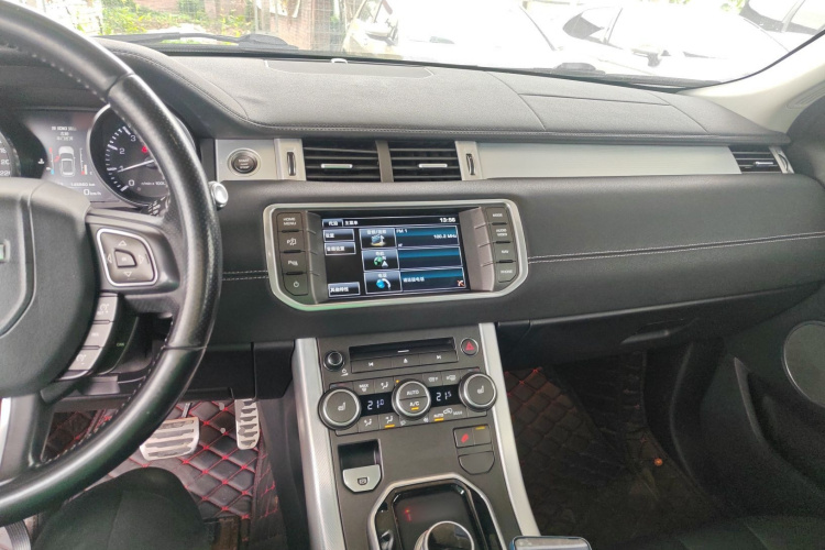 路虎 揽胜极光(进口) 2014款 2.0T 5门耀动版中控内饰7002