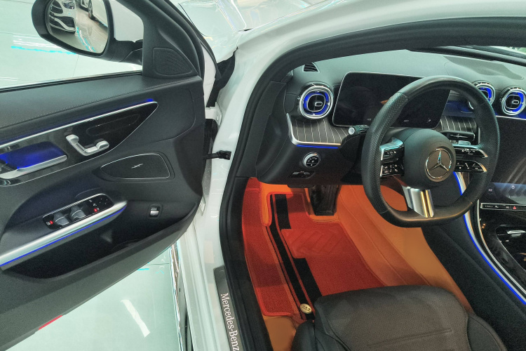 奔驰C级 2023款 C 260 L 运动版中控内饰7002