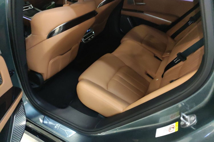 比亚迪 汉L 2025款 DM-p 四驱激光雷达旗舰型中控内饰7004