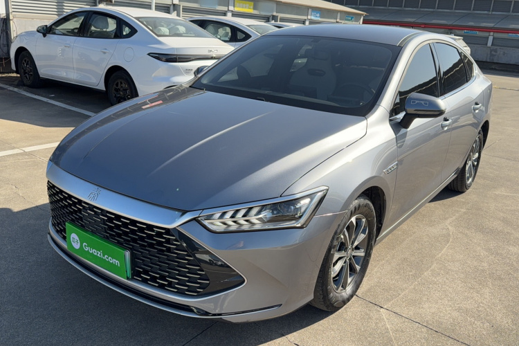 比亚迪 秦PLUS 2024款 荣耀版 DM-i 55KM领先型车身外观1