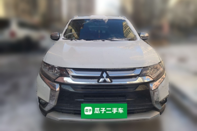 三菱 欧蓝德(进口) 2016款 2.4L 四驱精英版 5座车身外观2