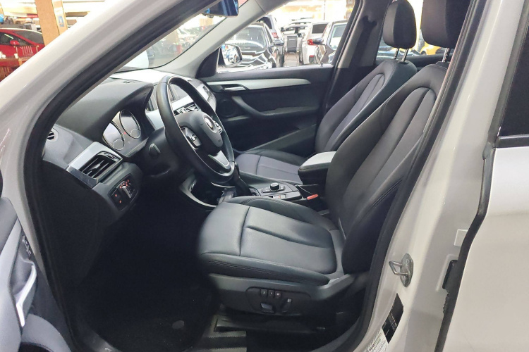 宝马X1 2019款 sDrive18Li 时尚型中控内饰19