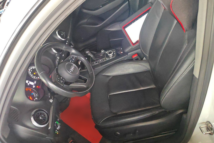 奥迪A3 2018款 30周年年型 Sportback 40 TFSI 风尚型局部细节19