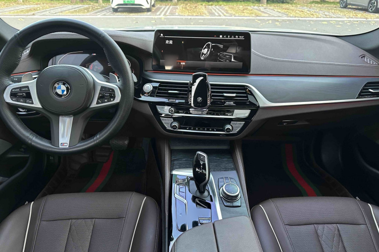 宝马5系 2022款 改款 530Li 领先型 M运动套装中控内饰7005