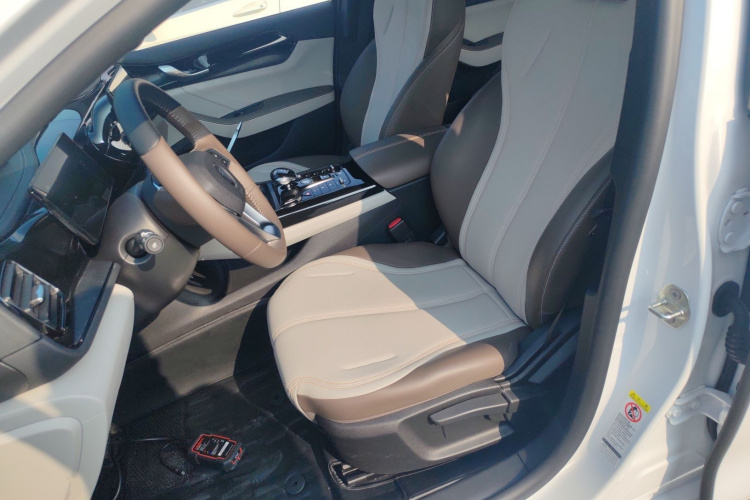 比亚迪 秦PLUS 2024款 荣耀版 DM-i 55KM领先型中控内饰19