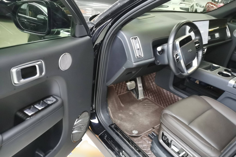 理想汽车 理想L9 2022款 Max中控内饰20