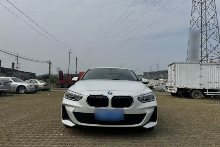 宝马1系 2022款 120i M运动版车身外观6004