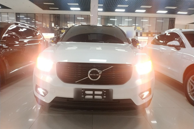 沃尔沃XC40 2021款 T4 四驱智远运动版车身外观2