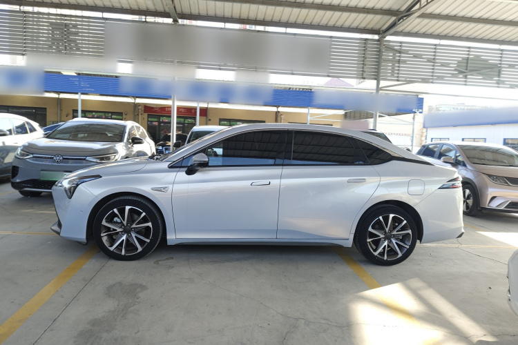 埃安 AION S Plus 2023款 70 智驾版 三元锂车身外观4