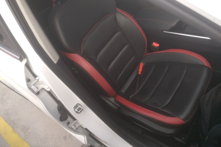 思皓X8 2021款 300T DCT豪华智联版 6座局部细节41