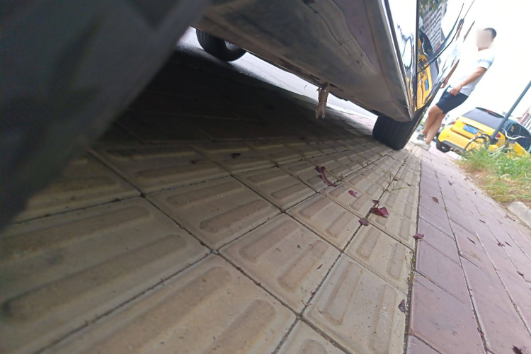 奔驰E级 2016款 E 200 L 运动型局部细节9002