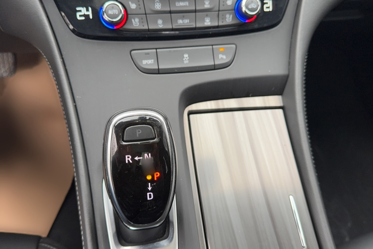 别克 君越 2018款 20T 精英型局部细节18