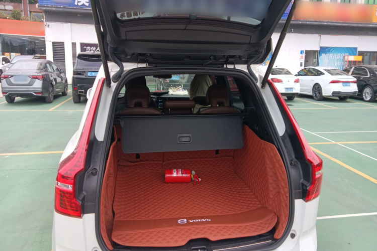 沃尔沃XC60 2023款 B5 四驱智逸豪华版机舱底盘23