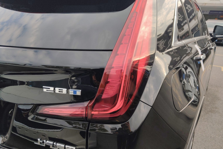 凯迪拉克XT4 2024款 28T 两驱尊贵型车身外观9