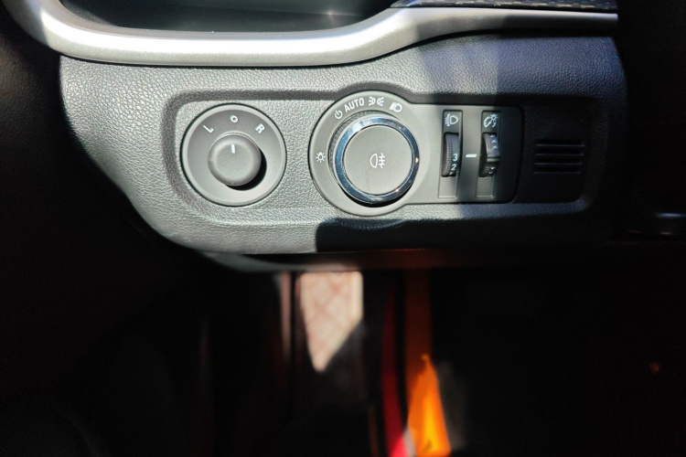 别克 英朗 2021款 改款 典范 1.5L 自动精英型局部细节9004