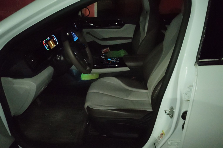 比亚迪 秦PLUS 2024款 荣耀版 DM-i 55KM领先型局部细节19