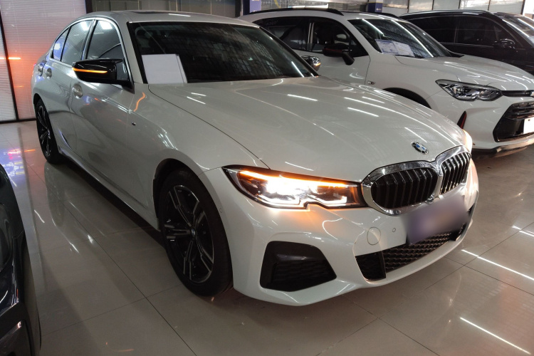 宝马3系 2021款 改款 325i M运动套装车身外观3