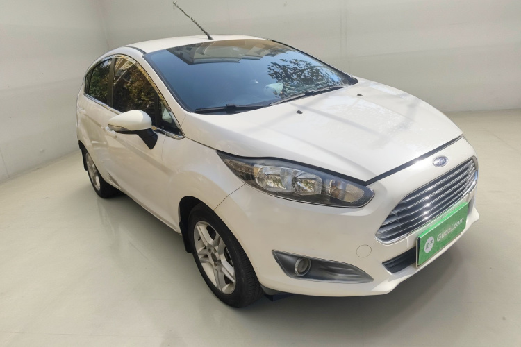 福特 嘉年华 2013款 两厢 1.5L 手动风尚型车身外观3