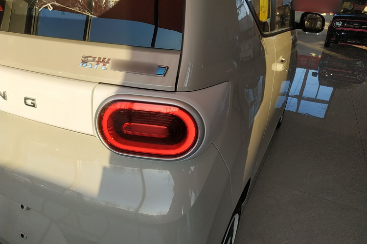 五菱汽车 宏光MINIEV 2024款 第三代 215km 青春版车身外观9