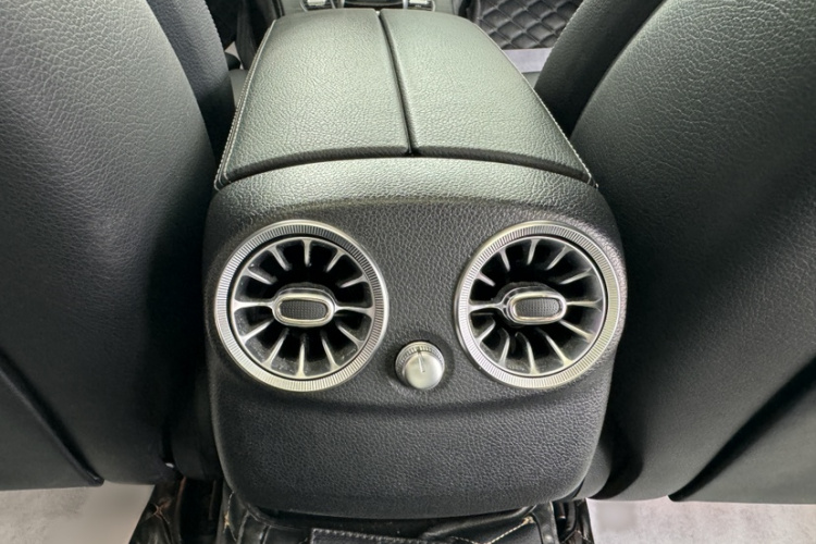 奔驰C级 2018款 C 200 L 运动版中控内饰7008