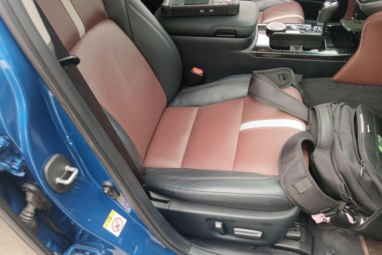 丰田 皇冠 2017款 2.0T 运动版中控内饰41