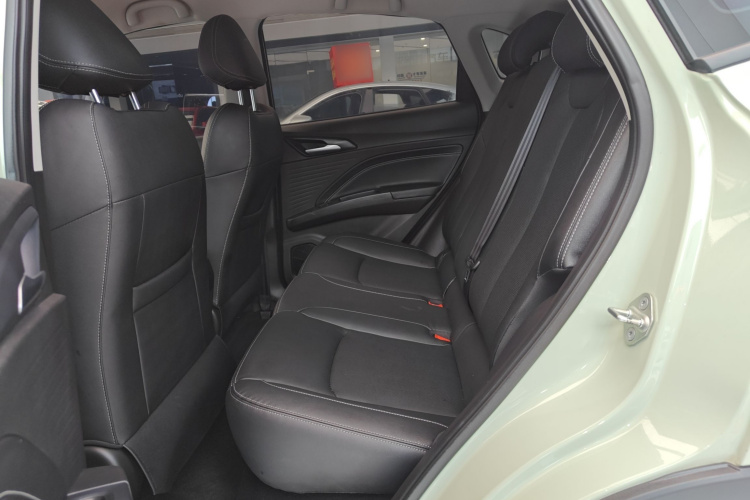 哪吒汽车 哪吒V 2022款 潮 400 Lite中控内饰21