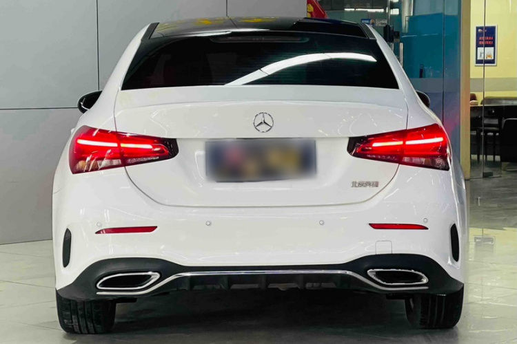奔驰A级 2020款 改款二 A 180 L 运动轿车车身外观6004