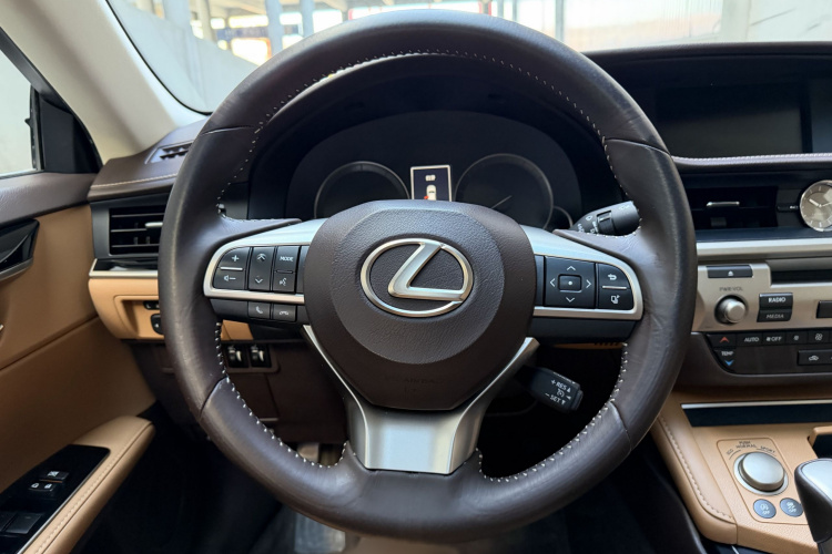 雷克萨斯ES 2015款 200 精英版中控内饰7005