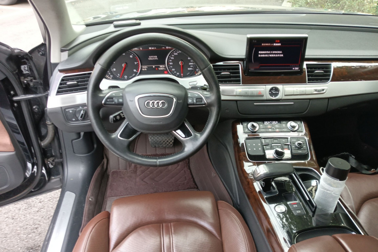 奥迪A8 2013款 A8L 45 TFSI quattro豪华型局部细节13