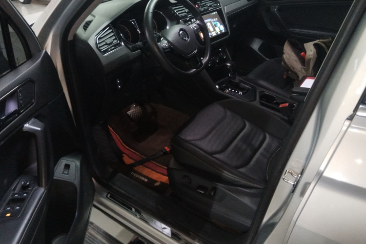 大众 途观L 2018款 380TSI 自动四驱豪华版中控内饰20