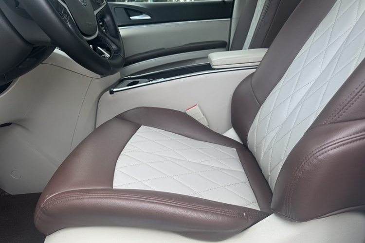 别克GL8 2021款 陆上公务舱 652T 舒适型中控内饰7005