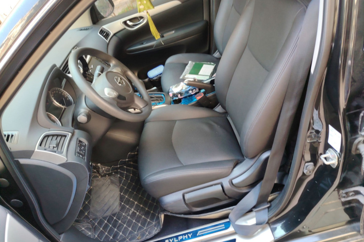 日产 轩逸 2019款 经典 1.6XE CVT舒适版中控内饰19